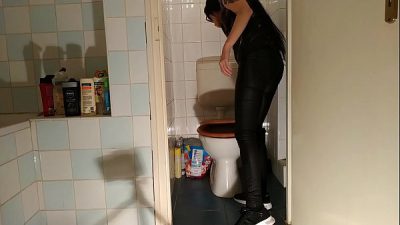 Sexy goth teen pee & crap while play with her phone pt1 HD